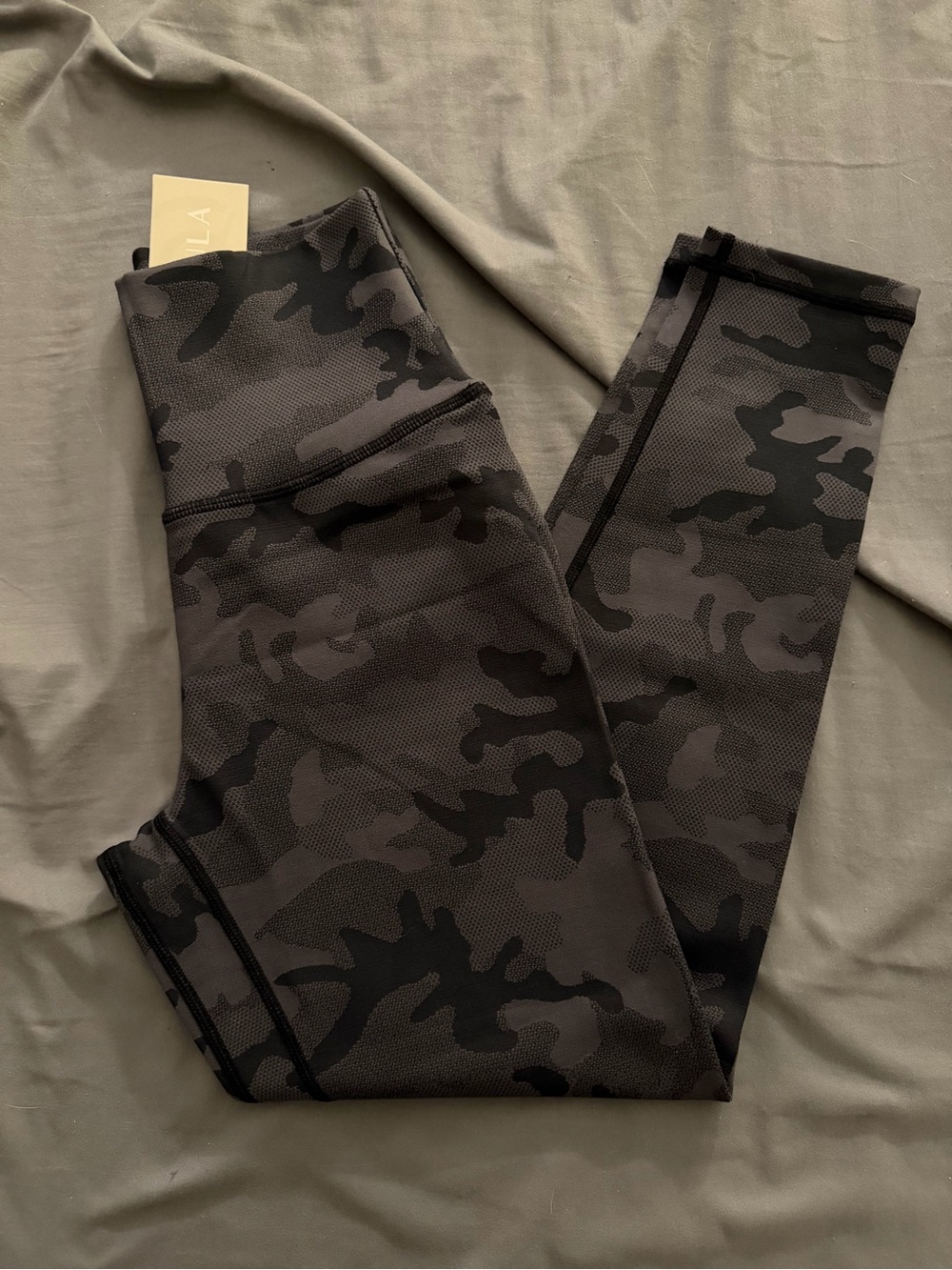 P’Tula Women’s Stealth Black Camo Leggings 23” Size Medium NWT